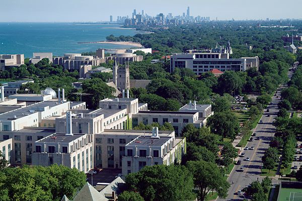 Carefree Boat Club 8 Attractions Visible From Chicago Waterways  