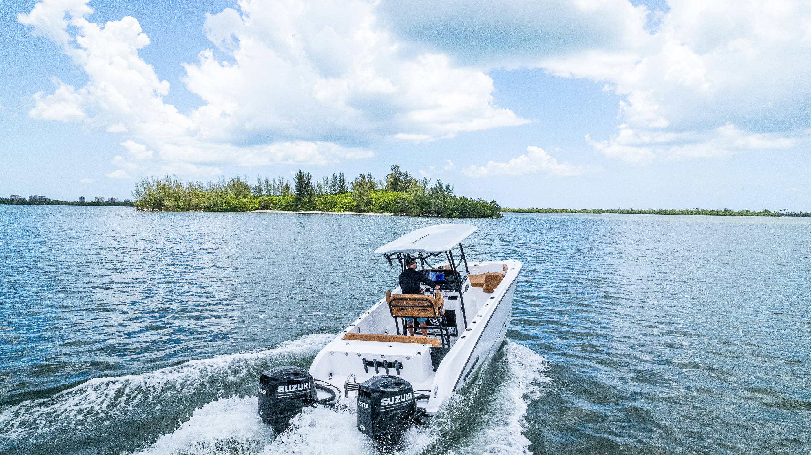 https://carefreeboats.com/wp-content/uploads/2025/06/TwinVee-_-240-GFX-CC-Walk-Through-in-Islamorada-_-natehphoto-0143.jpg